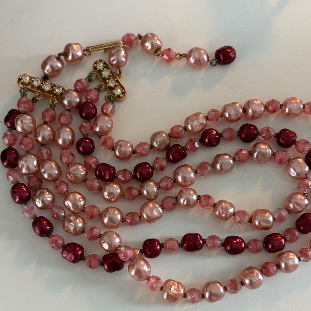 Glass and Acrylic Pink Pearl necklace - Picture 4 of 6